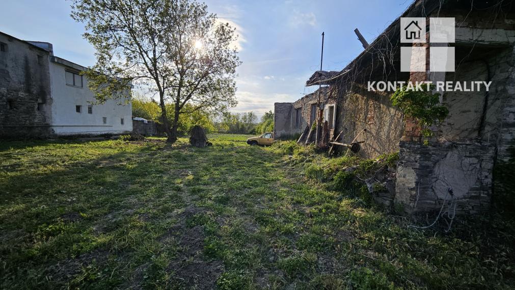 Perfektný pozemok na dom alebo projekt viacerých domov