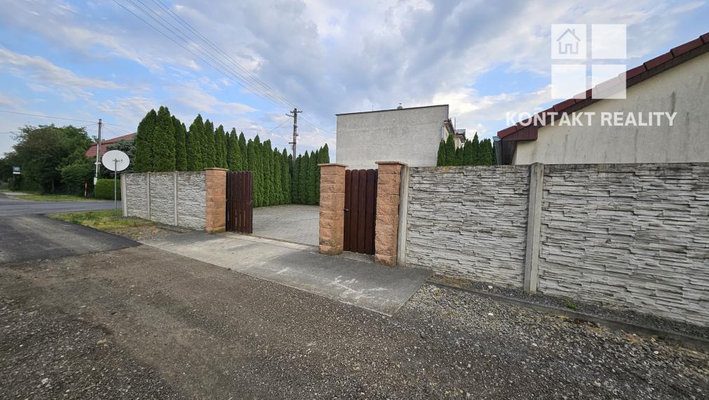 Rozsiahly pozemok s jazerom, rybníkom, stavbami a investičným potenciálom – 16 028 m²