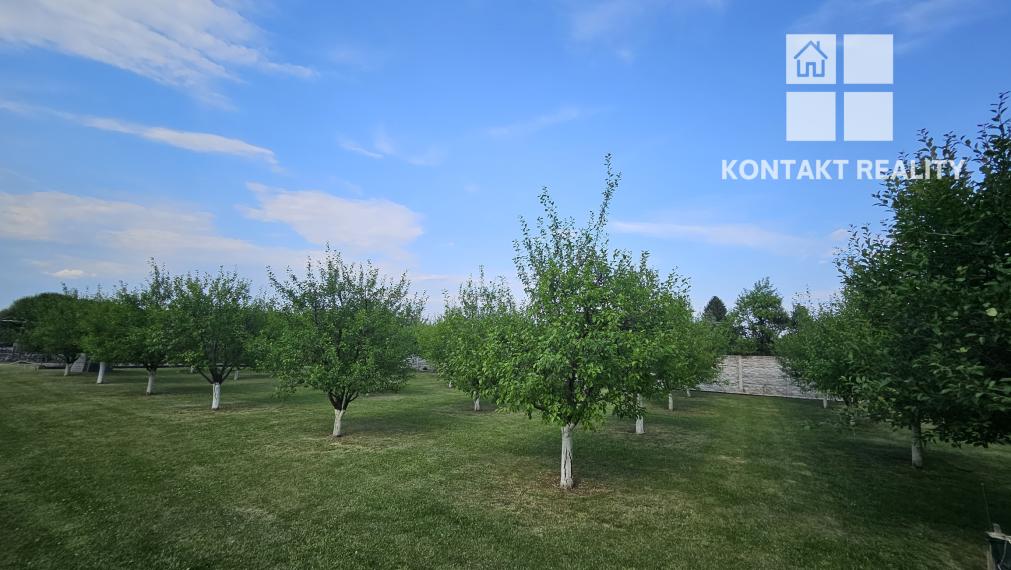 Rozsiahly pozemok s jazerom, rybníkom, stavbami a investičným potenciálom – 16 028 m²