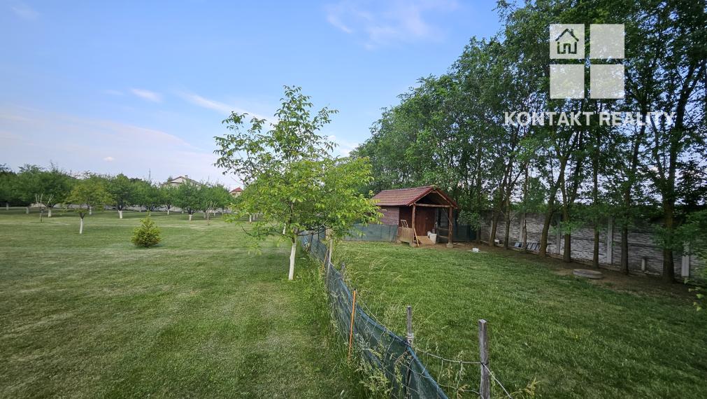 Rozsiahly pozemok s jazerom, rybníkom, stavbami a investičným potenciálom – 16 028 m²