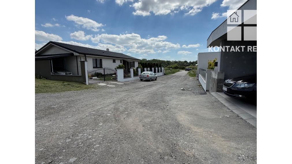 Slnečný stavebný pozemok 840 m2 Vajkovce, Slnečná stráň