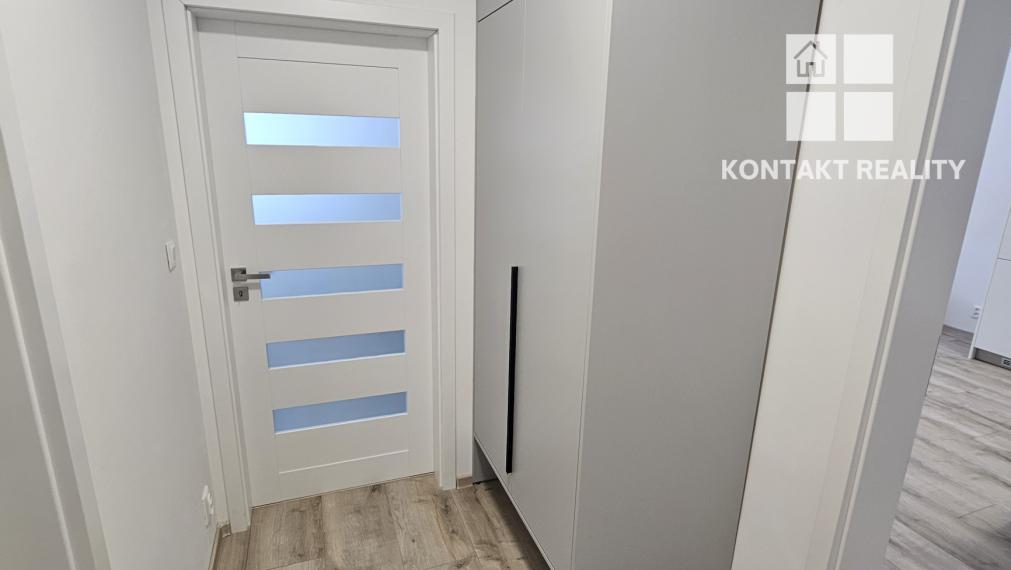Prenájom moderný 2-izbový byt s vlastným parkovacím miestom