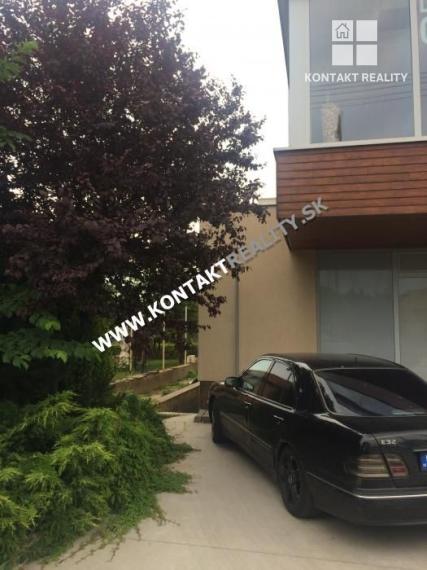 Obchodné priestory 108 m2, ul. Osloboditeľov, Barca