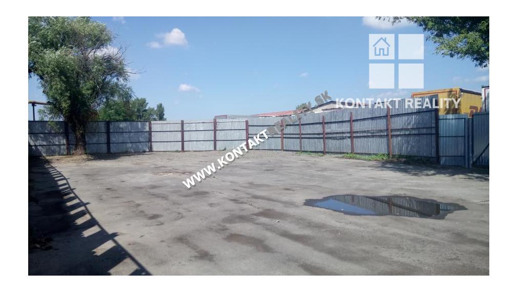 Na prenájom oplotený pozemok 704m2
