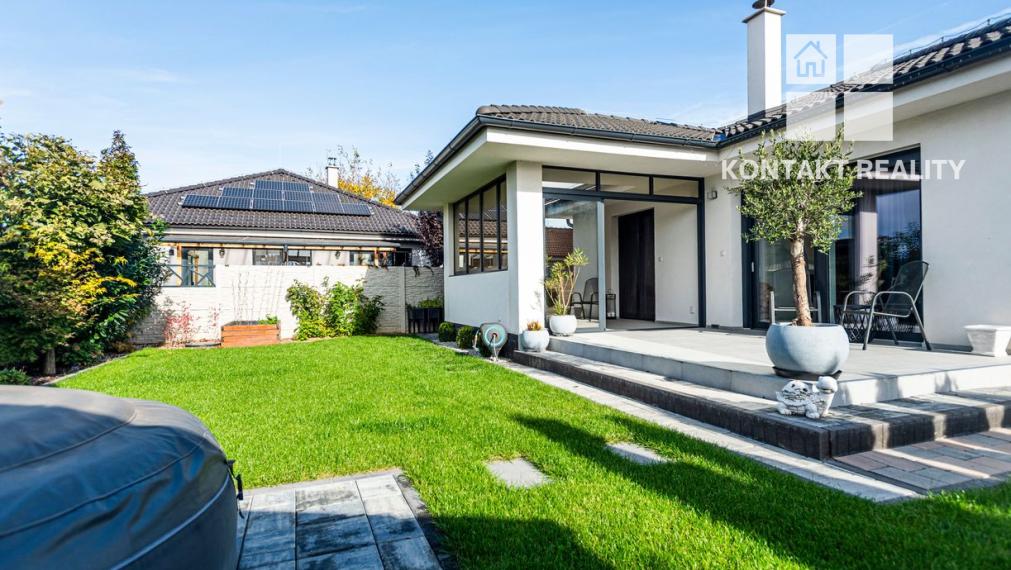 Rezervované.... Pekný tehlový 4 izb. RD - bungalov, zimná terasa, Geča, blízko Košíc 