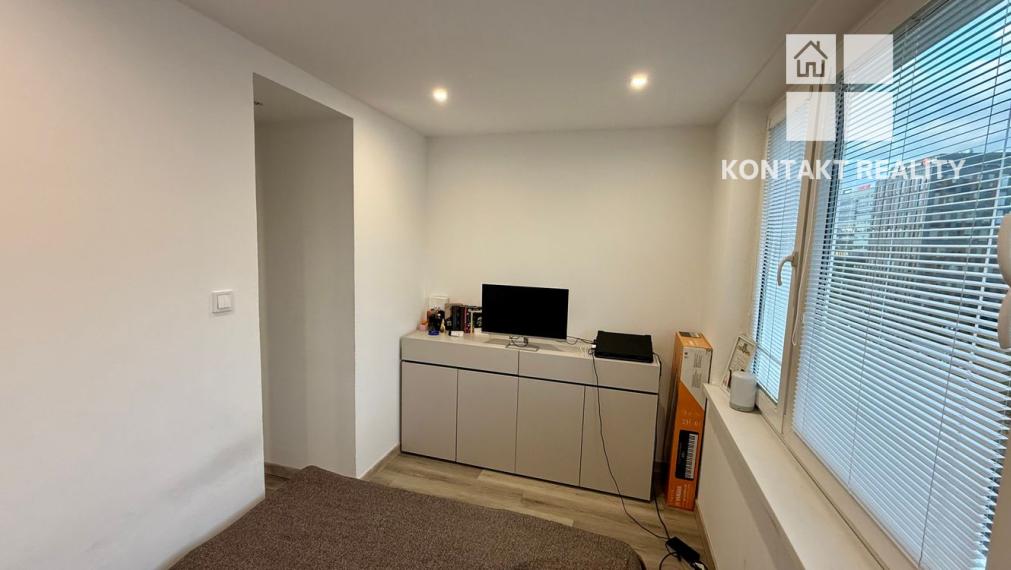 2 izb. byt, Palárikova, Juh, 36m2, lodžia, kompl. rek., 7.p