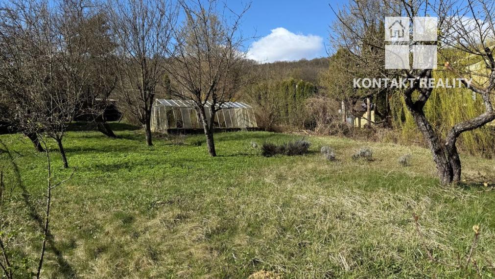 Záhradná chata s priestranným pozemkom 1444m2 Baška časť Maša