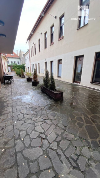 Obchodný / kancelársky pr., 27 m2 ul. Masiarska - Hlavná, pasáž Valentína
