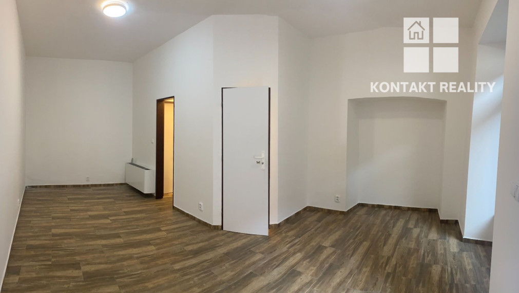 Obchodný / kancelársky pr., 27 m2 ul. Masiarska - Hlavná, pasáž Valentína