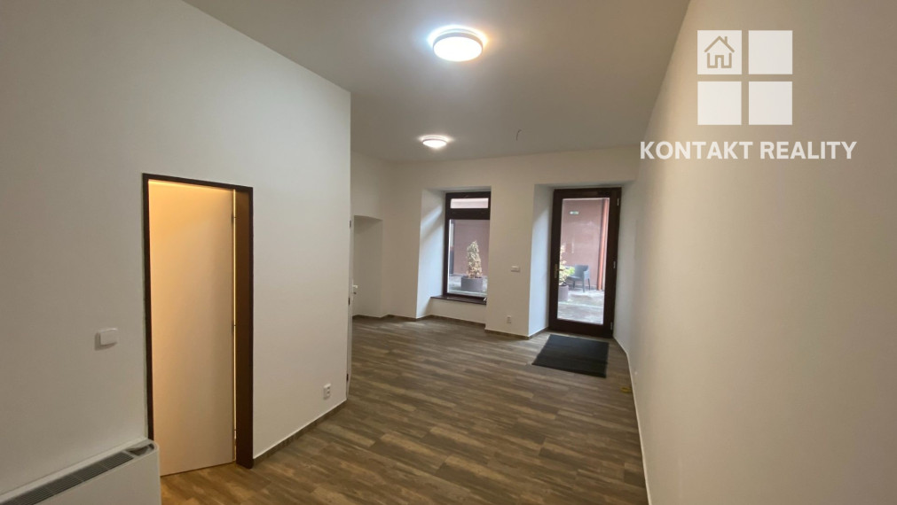 Obchodný / kancelársky pr., 27 m2 ul. Masiarska - Hlavná, pasáž Valentína