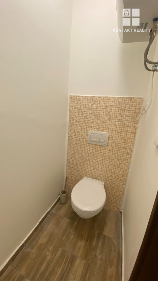 Obchodný / kancelársky pr., 27 m2 ul. Masiarska - Hlavná, pasáž Valentína