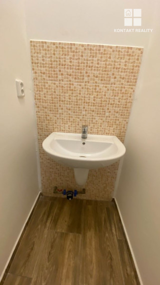 Obchodný / kancelársky pr., 27 m2 ul. Masiarska - Hlavná, pasáž Valentína