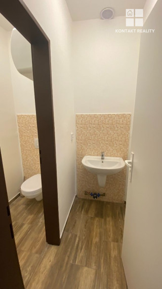 Obchodný / kancelársky pr., 27 m2 ul. Masiarska - Hlavná, pasáž Valentína