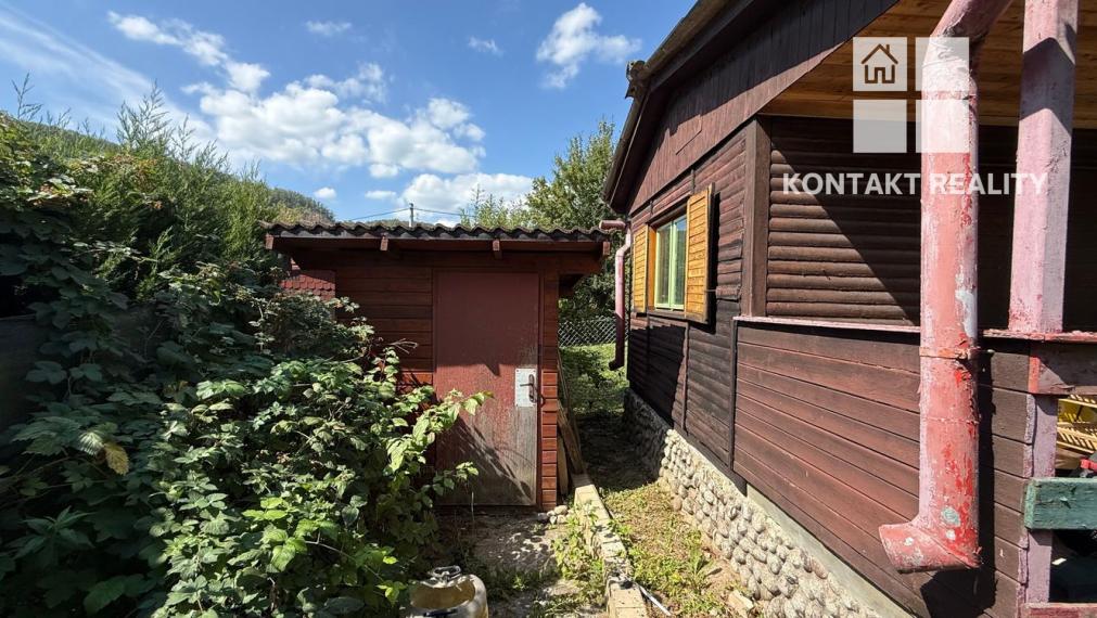 Drevená chata a záhrada, Ťahanovce ul. Brusnicová, blízko mesta