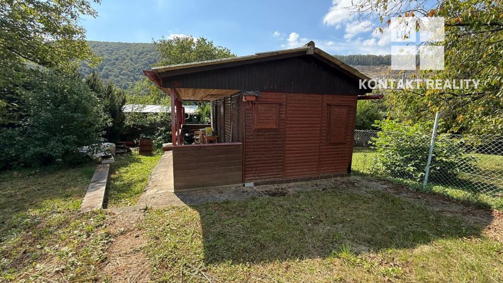 Drevená chata a záhrada, Ťahanovce ul. Brusnicová, blízko mesta