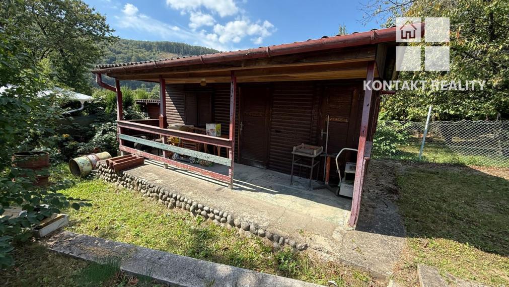 Drevená chata a záhrada, Ťahanovce ul. Brusnicová, blízko mesta