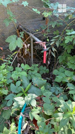 Drevená chata a záhrada, Ťahanovce ul. Brusnicová, blízko mesta