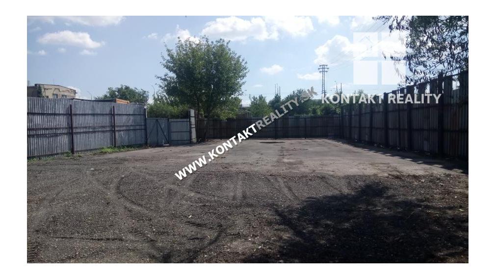 Na prenájom oplotený pozemok 704m2