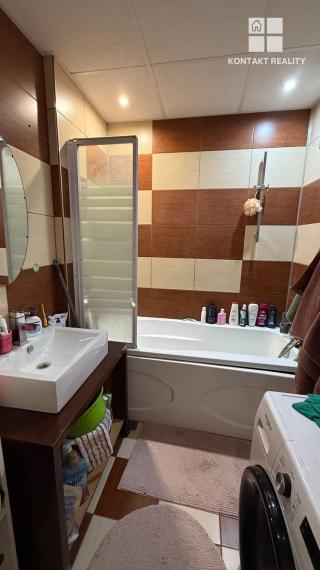 3 izb. byt, ulica SNP Sečovce 72 m2, lodžia, čiast. rek.