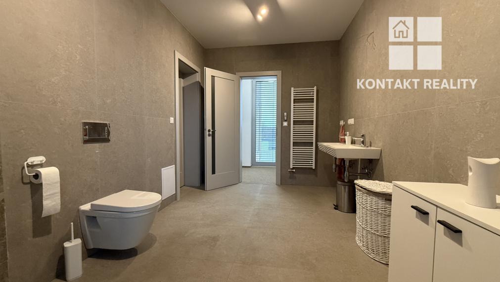 Súbor kancelárií 180 m2 + parkovanie, ul. Osloboditeľov Barca