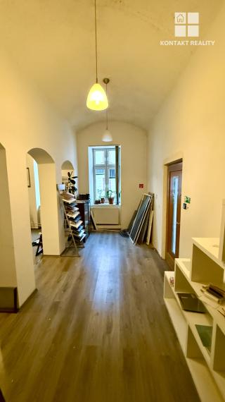 Obchodný priestor s oknami na ulicu 50 m2 prízemie, ul. Kováčska