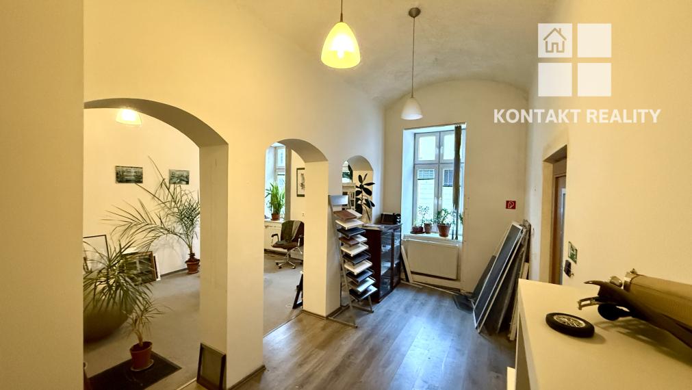 Obchodný priestor s oknami na ulicu 50 m2 prízemie, ul. Kováčska