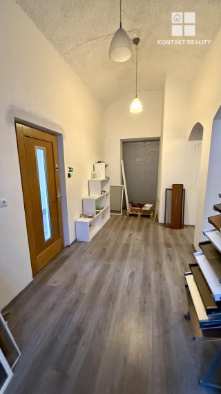 Obchodný priestor s oknami na ulicu 50 m2 prízemie, ul. Kováčska