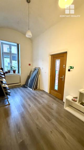 Obchodný priestor s oknami na ulicu 50 m2 prízemie, ul. Kováčska