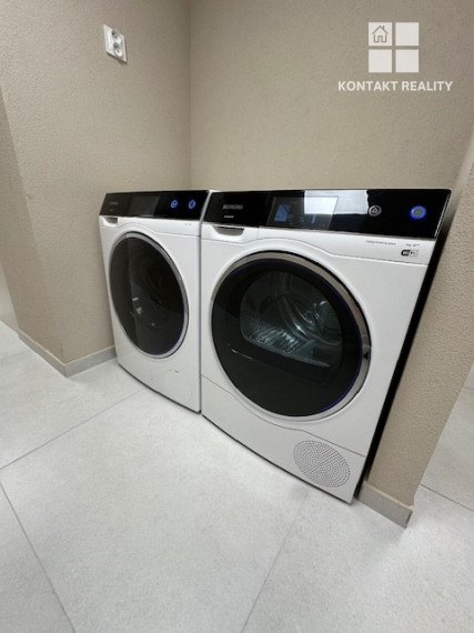 Prenájom zrekonštruovaného RD pre firmu, 4 x 2 posteľové izby, parkovanie