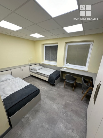 Prenájom zrekonštruovaného RD pre firmu, 4 x 2 posteľové izby, parkovanie