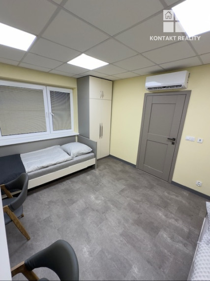 Prenájom zrekonštruovaného RD pre firmu, 4 x 2 posteľové izby, parkovanie