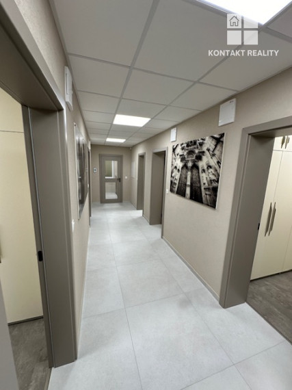 Prenájom zrekonštruovaného RD pre firmu, 4 x 2 posteľové izby, parkovanie