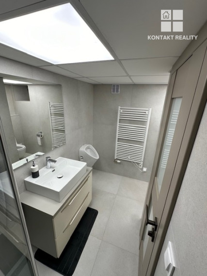 Prenájom zrekonštruovaného RD pre firmu, 4 x 2 posteľové izby, parkovanie