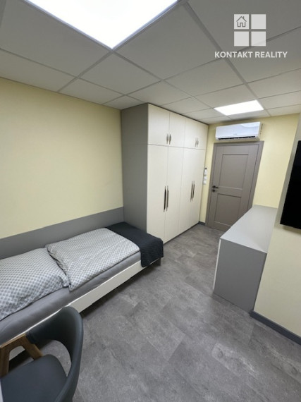 Prenájom zrekonštruovaného RD pre firmu, 4 x 2 posteľové izby, parkovanie