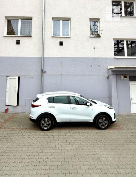 Ponúkame 2 izb. byt na adrese Komenského, blízko Centra mesta