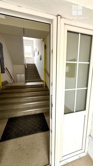 Ponúkame 2 izb. byt na adrese Komenského, blízko Centra mesta