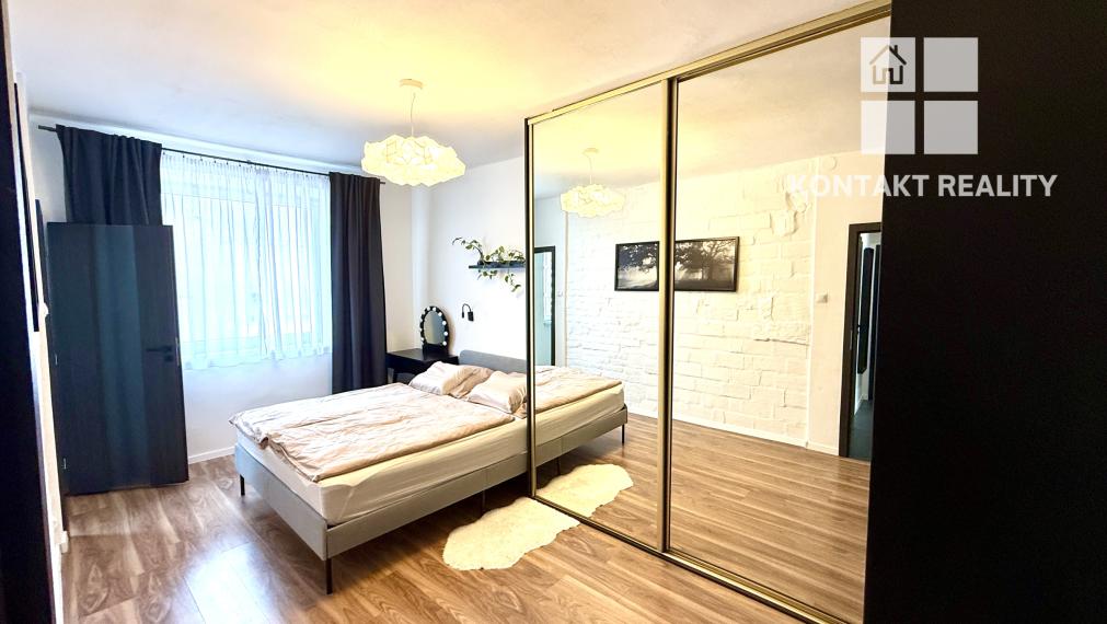 Ponúkame 2 izb. byt na adrese Komenského, blízko Centra mesta