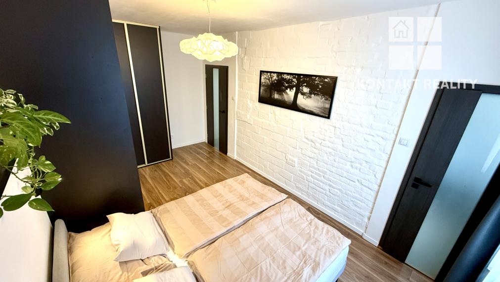 Ponúkame 2 izb. byt na adrese Komenského, blízko Centra mesta