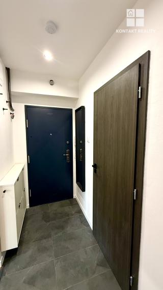 Ponúkame 2 izb. byt na adrese Komenského, blízko Centra mesta