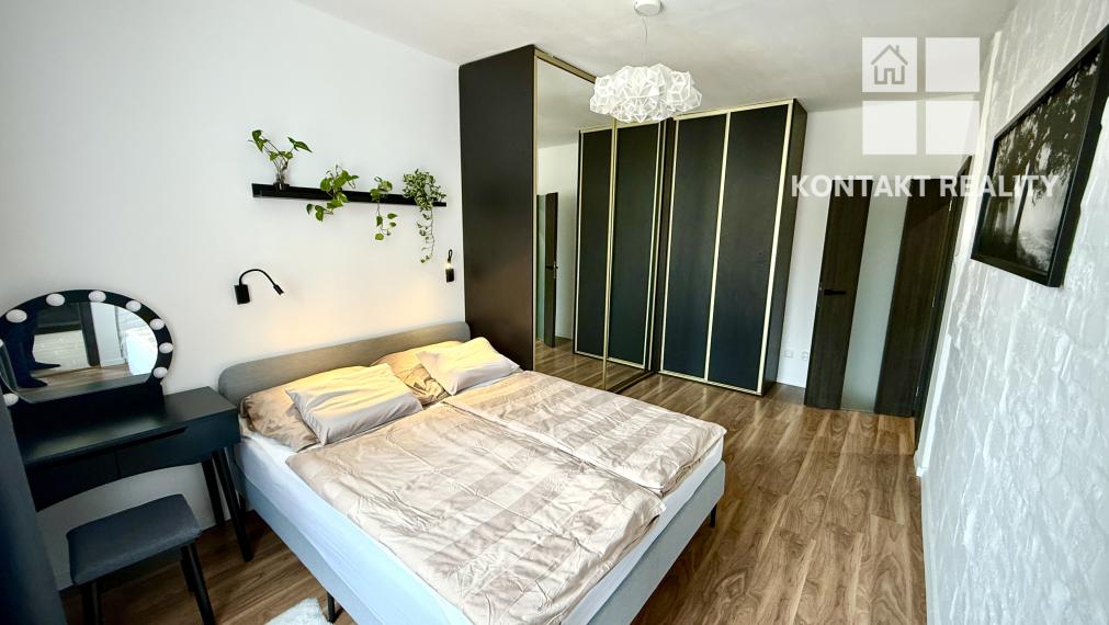 Ponúkame 2 izb. byt na adrese Komenského, blízko Centra mesta