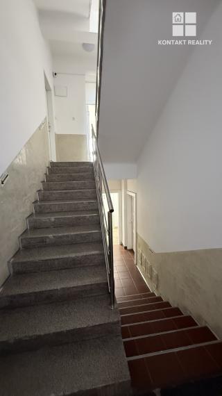 Na prenájom priestor 17 m2 blízko centra, OC Aupark