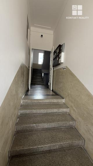 Na prenájom priestor 17 m2 blízko centra, OC Aupark