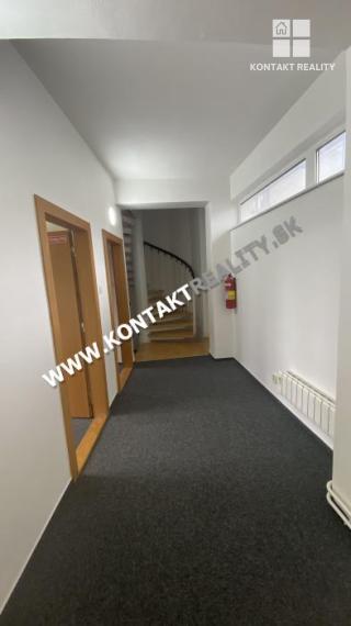 Kancelársky priestor 200 m2, balkón, parkovacie miesta