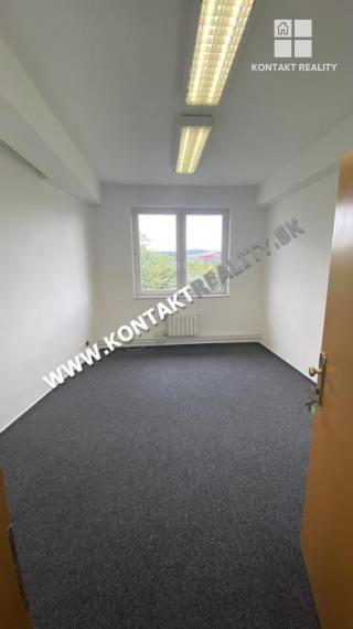 Kancelársky priestor 200 m2, balkón, parkovacie miesta