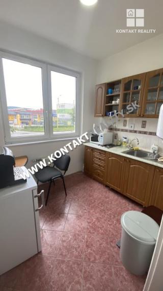 Kancelársky priestor 200 m2, balkón, parkovacie miesta