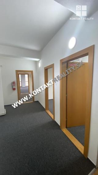 Kancelársky priestor 200 m2, balkón, parkovacie miesta