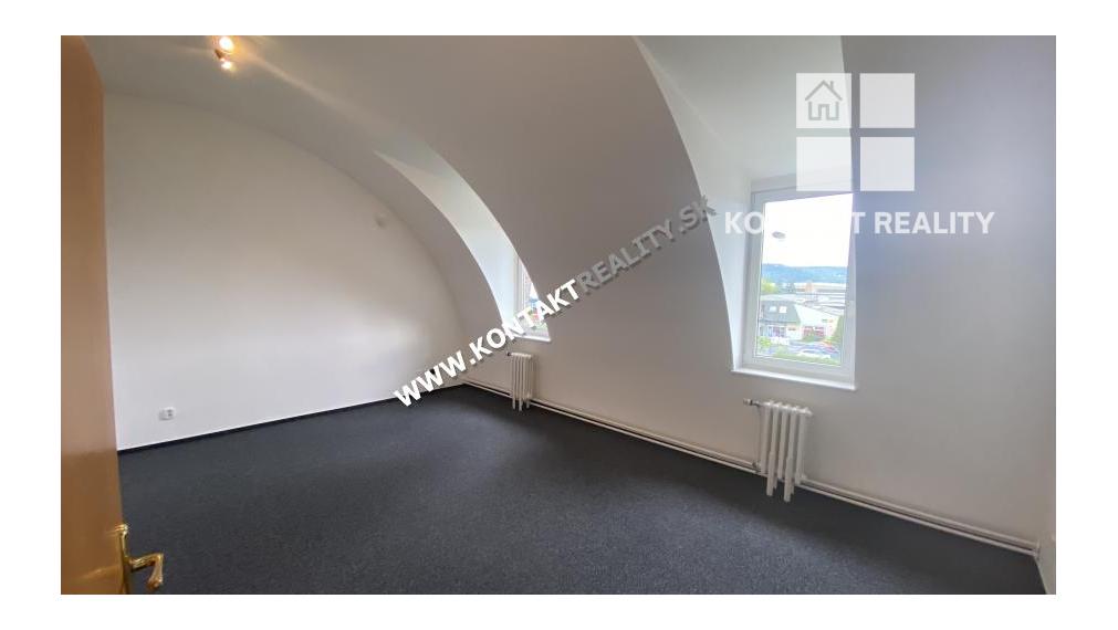Kancelársky priestor 200 m2, balkón, parkovacie miesta