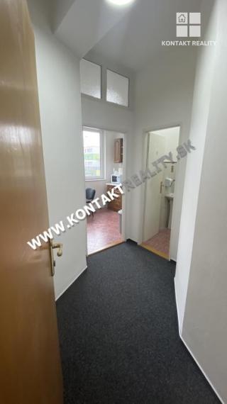 Kancelársky priestor 200 m2, balkón, parkovacie miesta