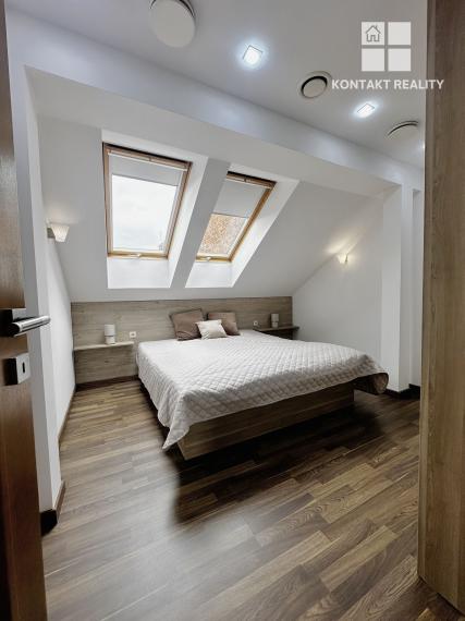 Priestranný podkrovný 3 izb. byt na prenájom pri OC Aupark, Centrum mesta