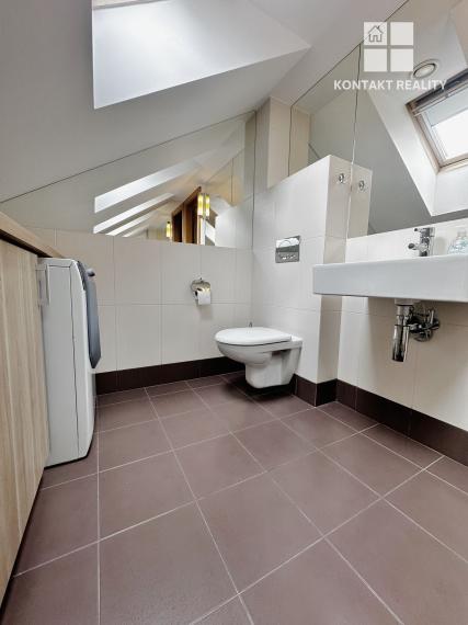 Priestranný podkrovný 3 izb. byt na prenájom pri OC Aupark, Centrum mesta